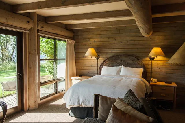 Garden, Queen Bed, Patio، Sun Mountain Lodge 3/6