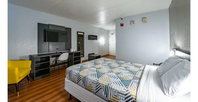 غرفة بسرير كينج، Motel6 Branford, CT - New Haven 2/5