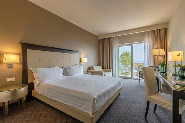 جناح جونيور بإطلالة على البحيرة بشرفة، Villa Rosa Hotel 4/5