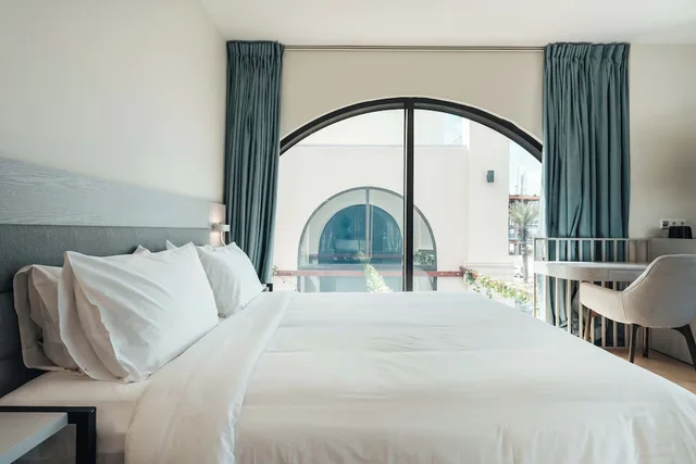Junior Suite, Studio, King Bed, City View, Sofa، Elements Hotel & Shops 2/7