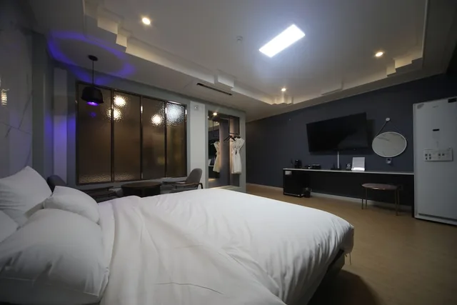 غرفة ملكية بسرير كينج، Bestie Hotel 1/3