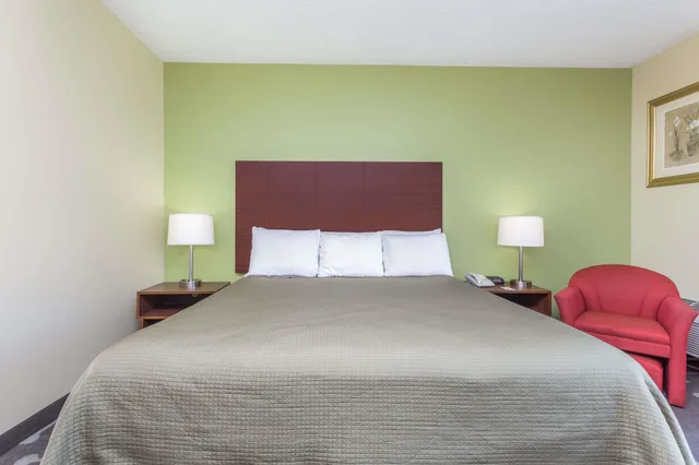 غرفة قياسية بسرير كينج، Howard Johnson By Wyndham Athens 3/5