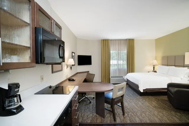 جناح استوديو بسرير فردي، Candlewood Suites Auburn 2/5