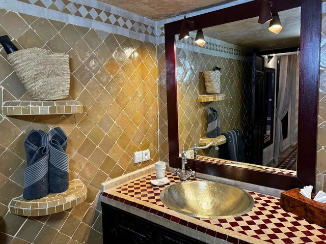 جناح جونيور بسرير كوين مع أريكة، Casa Lalla 10/10