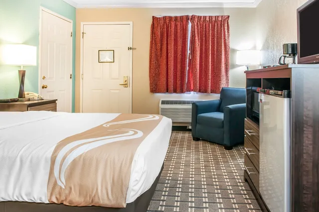 Room, Queen Bed, Accessible, Quality Inn Findlay 1/7