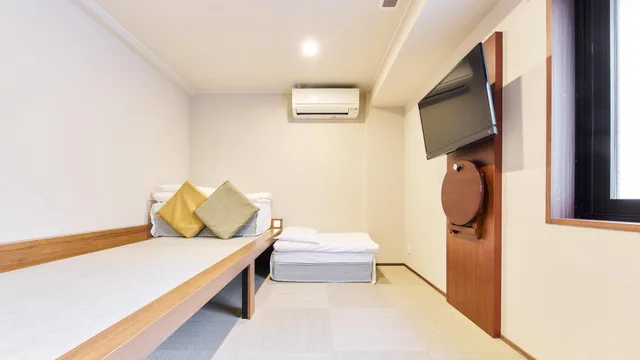 غرفة بفراش فوتون وسريرين منفصلين وفرشتي فوتون للمدخنين، Hotel Meldia Osaka Higobashi 1/1