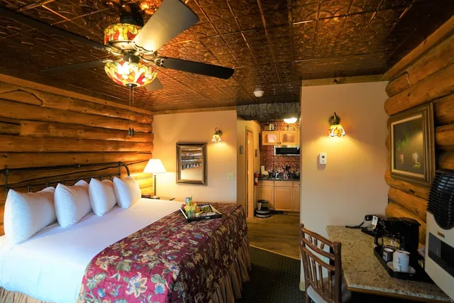 Fireside, Cabin, King Bed، Pike S Waterfront Lodge 1/1