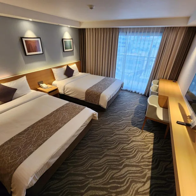 غرفة عائلية بسريرين منفصلين بشرفة، Seogwipo JS Hotel 1/10