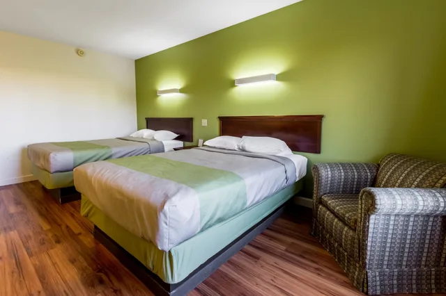 غرفة قياسية بسريرين مزدوجين، Motel6 Springfield, OH 2/7