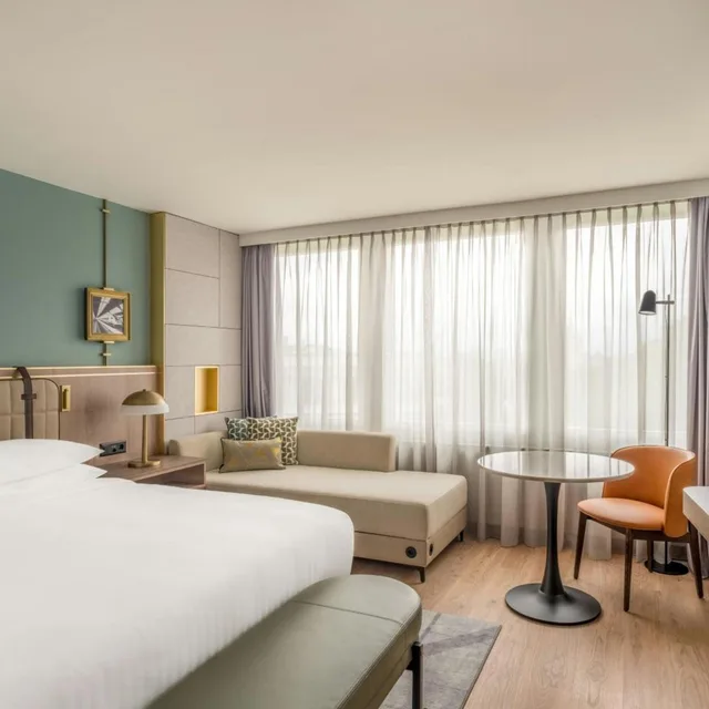 Guest Room, Superior, King Bed, Main Building, Zurich Marriott Hotel 3/10