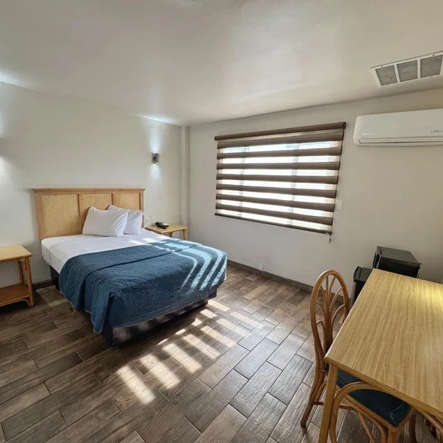 غرفة بسرير كوين، Paris Hotel 2/10