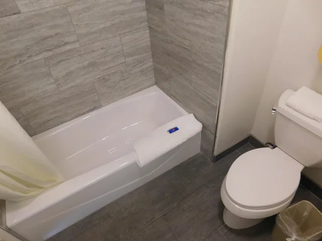 غرفة بسرير كينج، Motel 6 Monterey Downtown 9/10