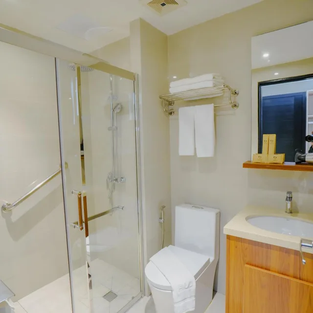 غرفة بسريرين منفصلين بشرفة في طابق مرتفع، Venus Parkview Hotel 5/5