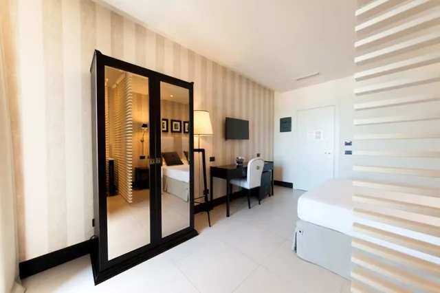 غرفة بسريرين منفصلين بإطلالة على البحر، Vista Mare Hotel 3/3