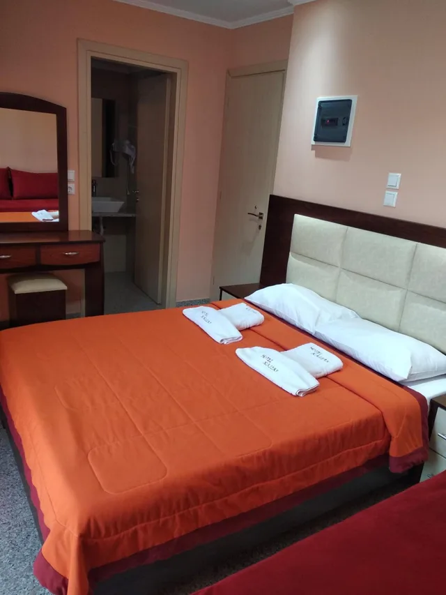 غرفة بسرير مزدوج أو سريرين منفصلين بإطلالة على الجبل، Kalias Hotel 3/9