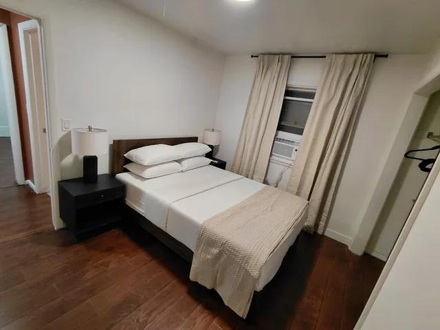 شقة بسريرين كوين، Arrowhead Motel 1/6