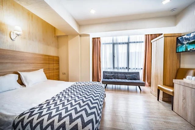 Room, Double Bed, Mountain View, Bm Plaza 1/2