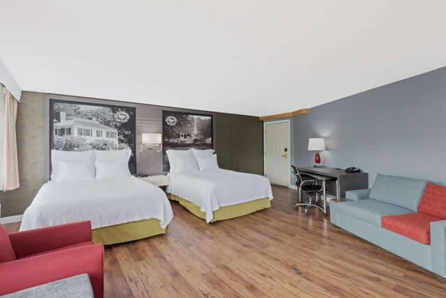 Room, 2 Queen Beds, Super 8 By Wyndham Sturbridge 1/2