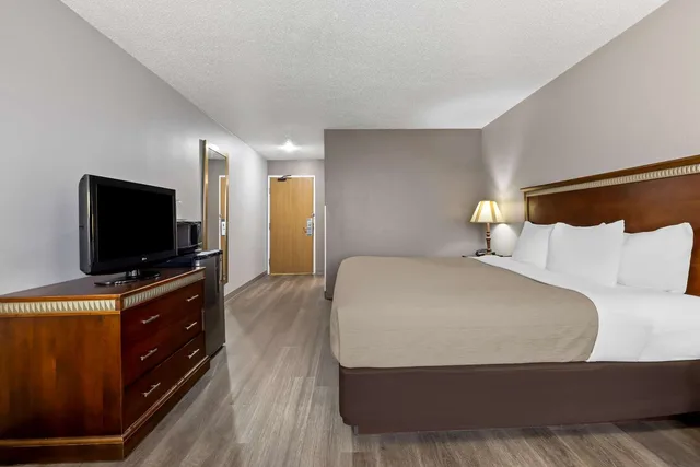 غرفة بسرير كينج لذوي الإعاقة، Quality Inn near Monument Health Rapid City Hospital 2/5