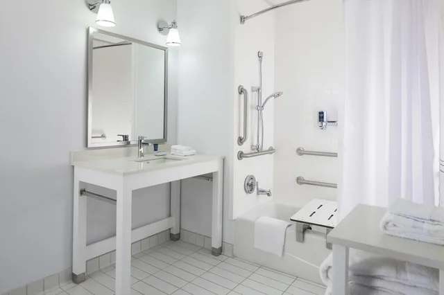 غرفة بسرير مزدوج لذوي الإعاقة، FOUR POINTS BY SHERATON SEATTLE AIRPORT SOUTH 5/5
