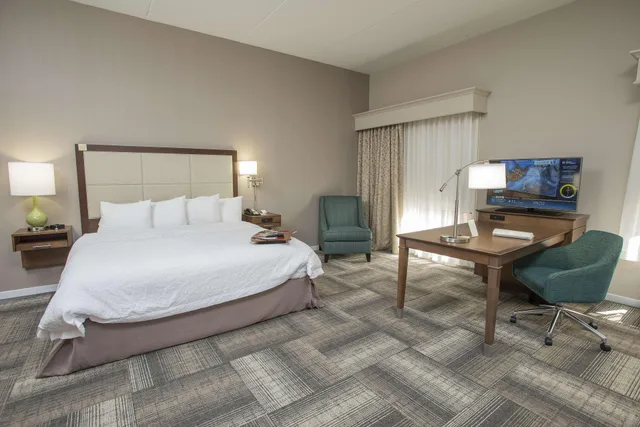 غرفة بسرير كينج، Hampton Inn Suites Cincinnati Union Centre Oh 2/5