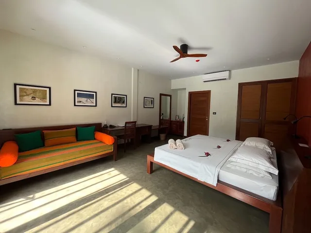 BEACHSIDE DOUBLE ROOM transfer included Airplane، The Barefoot Eco Hotel 2/3