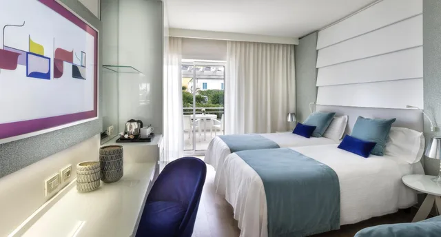 غرفة فاخرة بإطلالة على البحر مع أريكة، Atlantic Hotel Riccione 2/10