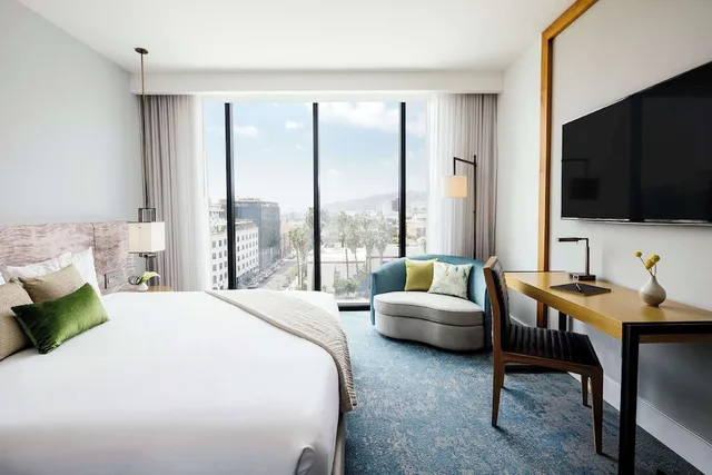 Silver, King Bed، Dream Hollywood Hotel 3/10