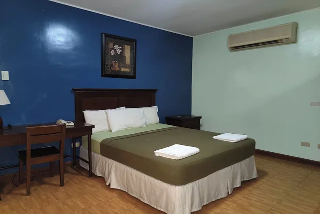 غرفة عائلية بسرير كوين وسريرين فرديين، Oftana Suites 2/5