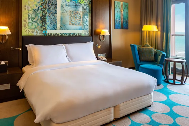 غرفة تنفيذية بسرير كينج، RADISSON BLU HOTEL, SOHAR 2/10