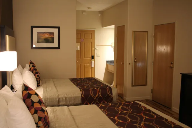 غرفة قياسية بسريرين كوين، Best Western Plus Des Moines West Inn & Suites 5/8