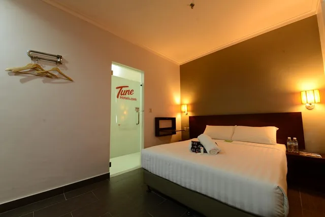 Double Room No Window, Tune Hotel Waterfront Kuching 2/2