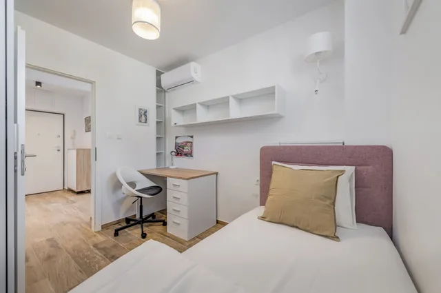 شقة بسريرين منفصلين وسرير كوين مع أريكة، Bells & Whistles, Comfortable Condo 4/9