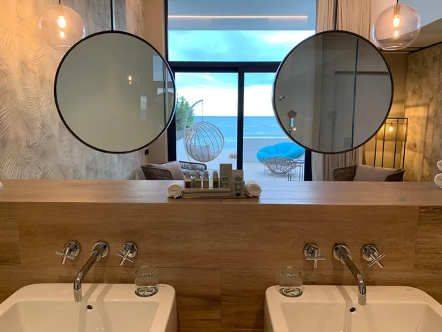 جناح جونيور بشرفة، Hotel Tropical Gava Mar 8/9