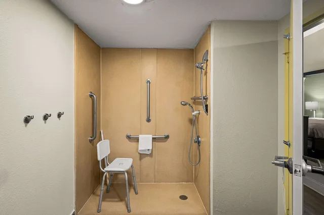 غرفة بسرير مزدوج لذوي الإعاقة، Quality Inn and Suites North Little Rock 5/5