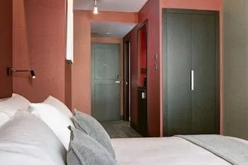 غرفة كلاسيكية، The Pavilions Madrid 1/1