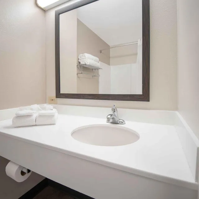 استوديو بريميوم ديلوكس بسرير كوين، Extended Stay America Suites Phoenix Biltmore 3/4