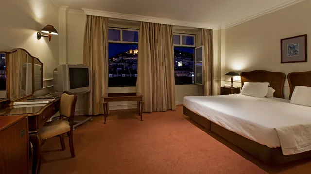 Rossio, Twin Beds, Castle View, Metropole Hotel Lisbon 1/7