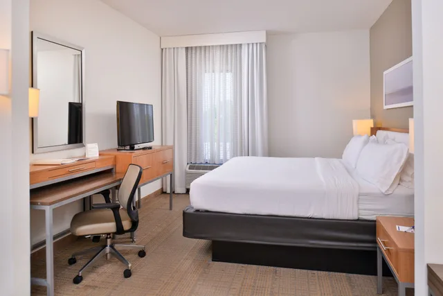 غرفة بسرير كينج، Holiday Inn Express Hotel Amp Suites New Orleans Airport South 1/5