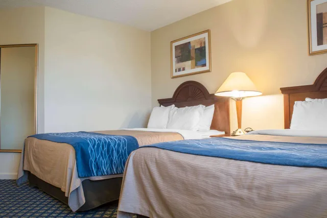 غرفة رباعية، Comfort Inn and Suites Ingersoll, ON 1/1
