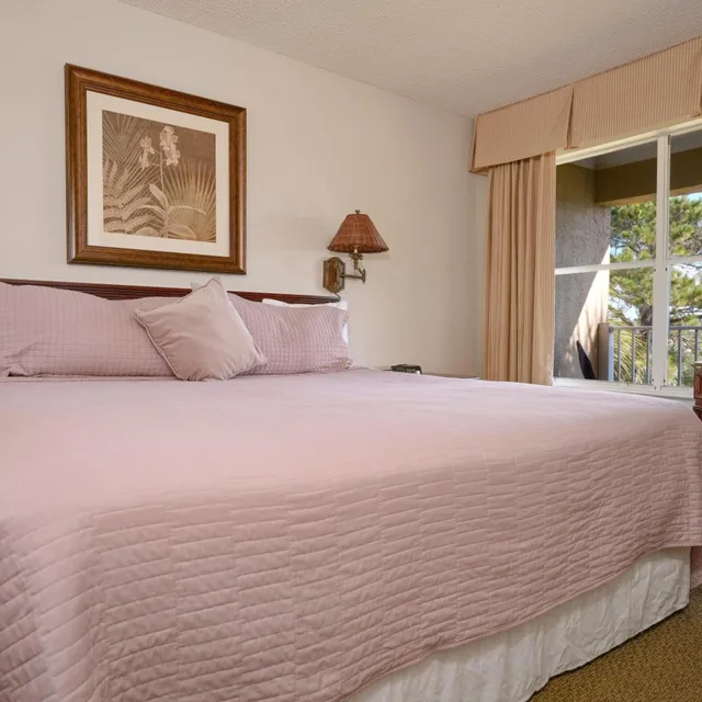 جناح ديلوكس بسرير كينج بشرفة بغرفة نوم واحدة، Parc Corniche Condominium Suites 1/3