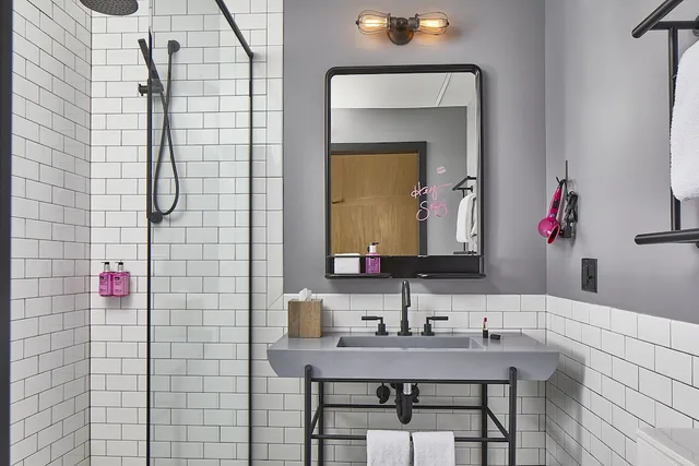 غرفة بسرير كينج بإطلالة على المدينة لذوي الإعاقة، Moxy Minneapolis Downtown 7/8