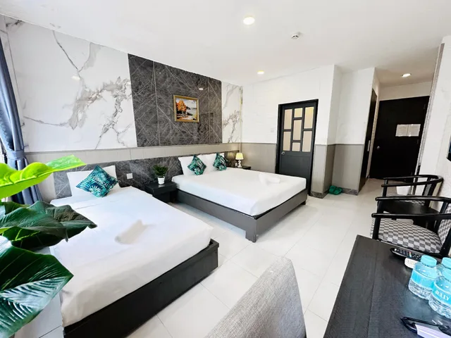 غرفة ثلاثية بسرير كوين وسرير فردي، Holiday Hotel 1/4