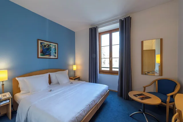 غرفة قياسية بسرير كوين بإطلالة على البحيرة، Hotel Bon Rivage 2/10