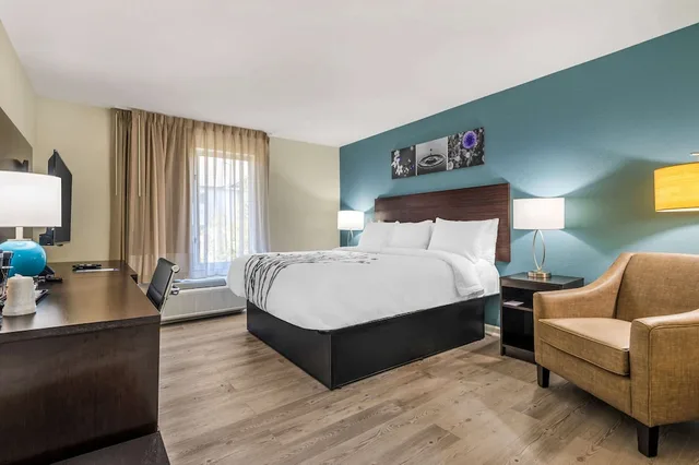 غرفة قياسية بسرير كينج، Sleep Inn & Suites Newport News City Center Area 3/4