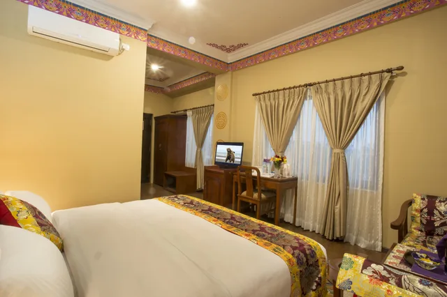 Heritage, Queen Bed، Hotel Harmika 3/5