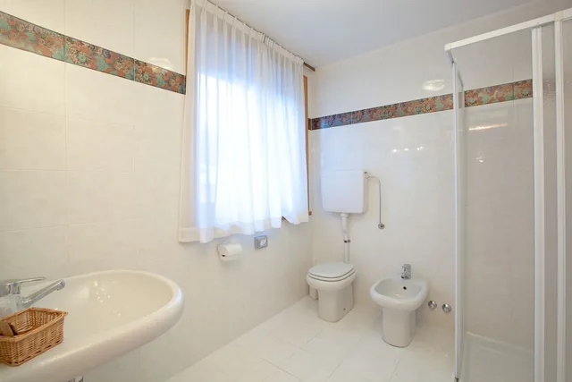 غرفة قياسية رباعية بسرير مزدوج بغرفة نوم واحدة مع أريكة، Angelica Hotel 8/8