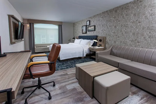 غرفة بسرير كينج مع أريكة لذوي الإعاقة، Four Points by Sheraton Appleton 6/8
