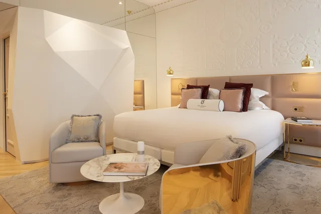 Junior Suite, King Bed, Bowmann 6/8