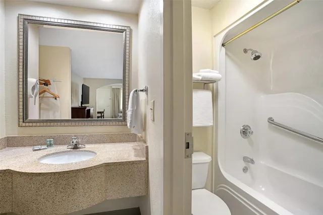 غرفة قياسية بسريرين كوين للمدخنين، Best Western Inn & Suites Monroe 6/6
